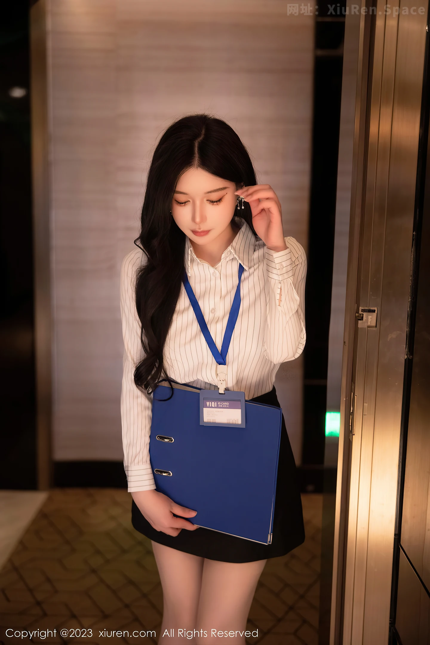 图片[3]-[XiuRen秀人网]2023.02.08 VOL.6236 林星阑 橙色单肩礼服裙与白色蕾丝内衣加肉丝美腿性感私房写真集-秀人网官方网站